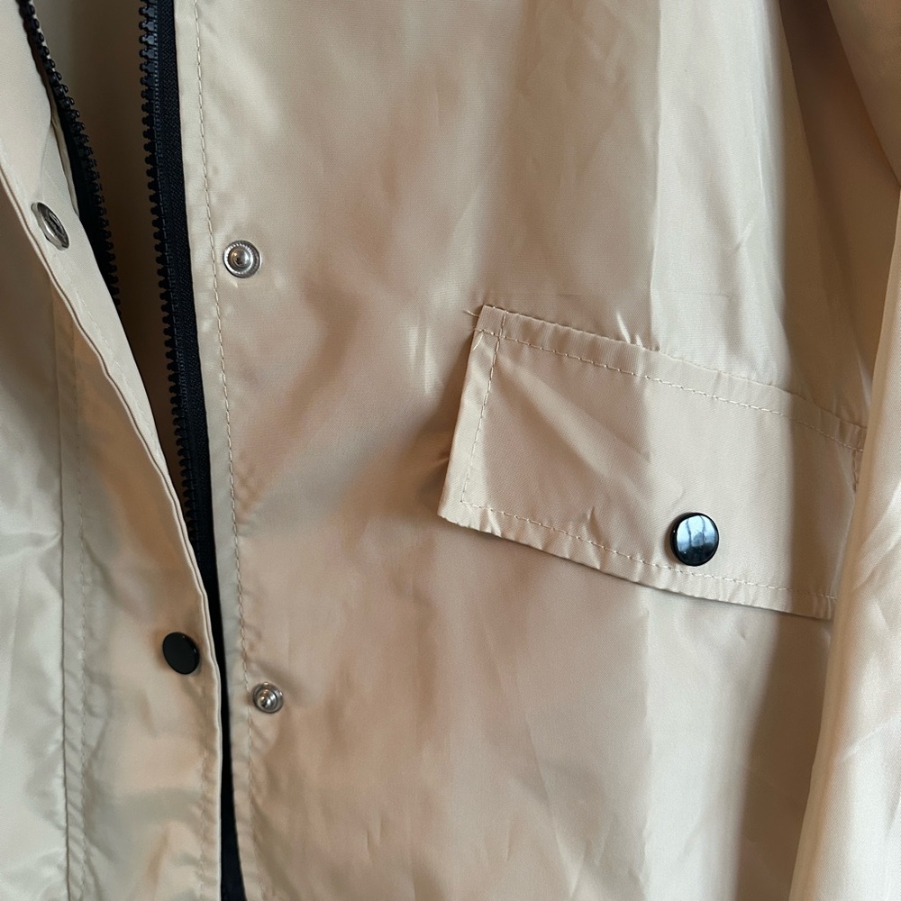 Waterproof raincoat - Picture 2 of 4